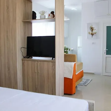 Penthouse 1-bedroom Open Layout * Pogradec