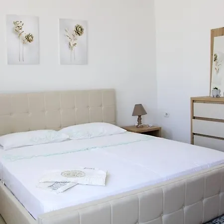 Penthouse 1-bedroom Open Layout Apartment *