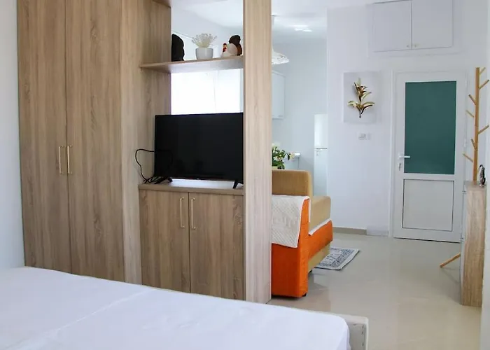 Penthouse 1-bedroom Open Layout * Pogradec