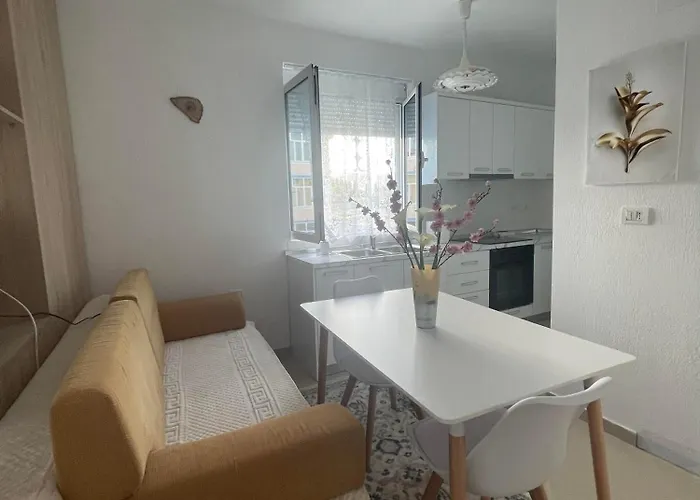 Penthouse 1-bedroom Open Layout *